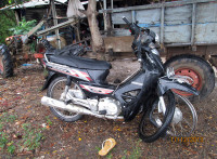 អ្នកធ្វើដំណើរដោយម៉ូតូ កង់ ឆ្លងកាត់ស្ពានដែកបាឡេ ពាមទេរ ត្រូវប្រុុងប្រយ័ត្នពេលមេឃភ្លៀង