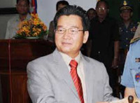 មេគយចល័ត ព្រាប គារ៉ាត់ ល្បីខាងប្រព្រឹត្តអំពើពុករលួយដុះស្លែ គៃបំបាត់ពន្ធរដ្ឋរាប់សិបលានដុល្លារ ក្នុងមួយខែៗថ្នាក់លើគ្មានអេីពេីបន្តិចសោះ !