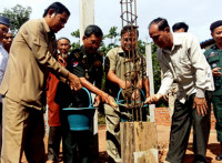ពិធីបញ្ចុះបឋមសិក្សាសាងសង់អគារសិក្សាដល់សាសនិក ខ្មែរអ៊ិស្លាមខេត្តក្រចេះ