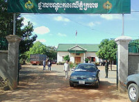 សមត្ថកិច្ចចម្រុះបង្ក្រាបឃាត់រថយន្តទាំង២គ្រឿងរបស់លោក ពេជ្រ រិទ្ធសី ដឹកឈើលើសកំណត់ប៉េសេនិងលើសទម្ងន់