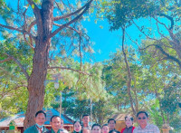 ឯកឧត្តម ស្វាយ សំអ៊ាង និងលោកជំទាវ បានធ្វើពិធីកាប់ក្របី សែនព្រេន នៅលើភ្នំដោះក្រមុំ ដើម្បីបួងសួងសុំសេចក្តីសុខសប្បាយ