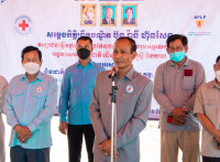 រដ្ឋបាលខេត្តស្ទឹងត្រែង រៀបចំពិធីសំណេះសំណាលសួរសុខទុក្ខ និងនាំយកអំណោយមនុស្សធម៌របស់កាកបាទក្រហមកម្ពុជា ចែកជូនប្រជាពលរដ្ឋងាយរងគ្រោះចំនួន ៨៣គ្រួសារ ក្នុងឃុំព្រះរំកិល ស្រុកបុរីអូរស្វាយសែនជ័យ