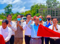 ឯកឧត្តម ស្វាយ សំអ៊ាង បានអញ្ជើញកាត់ខ្សែបូរសមិទ្ធផលថ្មីមួយទៀត ផ្លូវលំដីសរប្រវែងជាង៩ គីឡូម៉ែត្រ ក្នុងឃុំតាឡាត ស្រុកសេសាន ខេត្តស្ទឹងត្រែង