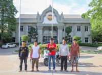អាវុធហត្ថរាជធានីភ្នំពេញ ចុះបង្ក្រាបជាក់ស្តែង ទីកន្លែងលេងល្បែងភ្នាល់ជល់មាន់ ០២ទីតាំងបន្តបន្ទាប់គ្នា!