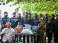ចាស់ជរាគ្មានទីពឹង២នាក់ប្តីប្រពន្ធ មានជំងឺប្រចាំកាយ ពិការសម្រាកនៅលើគ្រែដើរពុំរួច ទទួលបានអំណោយពី ឧត្តមសេនីយ៍ឯក រ័ត្ន ស្រ៊ាង!