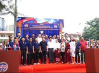 ឧត្តមសេនីយ៍ឯក រ័ត្ន ស្រ៊ាង អញ្ជើញជាអធិបតីក្នុងពិធីបិទការប្រកួតកីឡាបាល់ទាត់ និងបាល់ទះ ពានរង្វាន់ កងរាជអាវុធហត្ថរាជធានីភ្នំពេញ ដើម្បីចូលរួមអបអរខួបអនុស្សាវរីយ៍លើកទី២៩ ថ្ងៃបង្កើតកងរាជអាវុធហត្ថ!