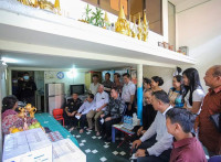 ឧត្តមសេនីយ៍ឯក រ័ត្ន ស្រ៊ាង បានប្រាប់ពីអារម្មណ៍ភ្ញាក់ផ្អើលនិងក្តុកក្តួល ដល់មិត្តភក្តិរួមជំនាន់សាលាបាក់ទូក ក្នុងឱកាសចុះសួរសុខទុក្ខ អតីតអ្នកគ្រូ សាលាបាក់ទូក ជួបការលំបាក!