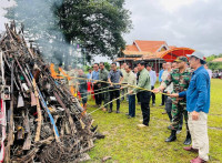 ពិធីដុតកម្ទេចឧបករណ៍កែច្នៃ និងអន្ទាក់ ដាក់សត្វព្រៃ ដើម្បីការពារ និងអភិរក្សសត្វព្រៃ នៅខេត្តស្ទឹងត្រែង