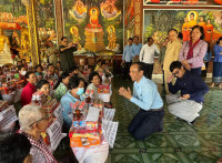អំណោយរបស់រាជរដ្ឋាភិបាល ត្រូវបានយកមកផ្តល់ជូនប្រជាពលរដ្ឋ ងាយរងគ្រោះ ចំនួន ៣០៧ គ្រួសារ ក្នុងស្រុកសៀមបូក ខេត្តស្ទឹងត្រែង