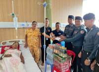 ក្រុមការងារ អាវុធហត្ថរាជធានីភ្នំពេញ ឧបត្ថម្ភអំណោយជូនដល់ គ្រួសារសមាជិក ដែលឪពុកមានជំងឺកំពុងសម្រាកព្យាបាលនៅមន្ទីរពេទ្យមិត្តភាពកម្ពុជា-ចិន ព្រះកុសុមៈ!