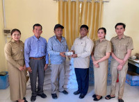 អំណោយប្រចាំខែ របស់ ឯកឧត្តម ឧត្ដមសេនីយ៍ឯក រ័ត្ន ស្រ៊ាង បានប្រគល់ដល់ដៃពលរដ្ឋទីទាល់ក្រ១៧គ្រួសារ!