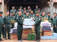 ឯកឧត្តម ឧត្តមសេនីយ៍ទោ ឡោ សុខា ស្នងការនគរបាលខេត្ត ព្រមទាំងលោកស្នងការរងបានអញ្ជើញចុះជួបសំណាលសួរសុខទុក្ខនិងនាំយកអំណោយជាគ្រឿងឧបភោគ បរិភោគនិងថវិកាជូនដល់កងកម្លាំងនគរបាលវរសេនាតូចលេខ៣០៣ ដែលកំពុងឈរជើងទប់ស្កាត់ពួកឧទ្ទាមដែលឆ្លងកាត់នៅតាមខ្សែបន្ទាត់ព្រំដែន