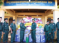 ឯកឧត្តម ឧត្តមសេនីយ៍ទោ ឡោ សុខា ស្នងការនគរបាលខេត្ត ព្រមទាំងលោកស្នងការរងបានអញ្ជើញចុះសំណេះសំណាលសួរសុខទុក្ខ និងនាំយកអំណោយគ្រឿងឧបភោគ បរិភោគនិងសម្ភារៈប្រើប្រាស់ និងថវិកាមួយចំនួនធំផ្ដល់ជូនដល់កងកម្លាំងនគរបាលវរសេនាតូចនគរបាលការពារព្រំដែនគោក លេខ ៦២១ ដែលកំពុងឈរជើងនៅតាមខ្សែបន្ទាត់ព្រំដែន