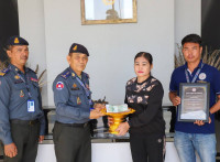 ថវិកាមូលនិធិមហាគ្រួសារកងរាជអាវុធហត្ថ ត្រូវបានប្រគល់ជូនគ្រួសារសពសមាជិកមន្ត្រី អាវុធហត្ថរាជធានីភ្នំពេញ!