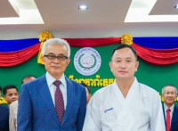 ឧត្តមសេនីយ៍ឯក រ័ត្ន ស្រ៊ាង ទទួលសញ្ញាបត្របញ្ជាក់កម្រិតក្បាច់គុនការ៉ាតេ ខ្សែក្រវ៉ាត់ខ្មៅ ៥ដាន់!