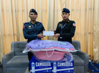 ក្រុមការងារ អាវុធហត្ថរាជធានីភ្នំពេញ ប្រគល់អំណោយជូនដល់ សមាជិក ចំនួន២នាក់ ដែលមានប្រពន្ធទើបសម្រាលកូន!!