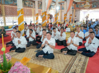 ឯកឧត្តម រ័ត្ន ស្រ៊ាង នាំទេយ្យទានប្រគេនព្រះសង្ឃក្នុងឱកាសវេនកាន់បិណ្ឌ ចំនួន០២វត្ត ក្នុងសង្កាត់ព្រែកកំពឹស ខណ្ឌដង្កោ!