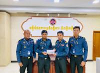 ឯកឧត្តម ឧត្តមសេនីយ៍ឯក រ័ត្ន ស្រ៊ាង ចាត់ក្រុមការងារប្រគល់ថវិកាឧបត្ថម្ភដល់សមាជិក ដែលមានប្រពន្ធទើបសម្រាលកូន!