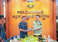ឯកឧត្តម ឧត្តមសេនីយ៍ឯក រ័ត្ន ស្រ៊ាង ទទួលស្វាគមន៍ គណៈប្រតិភូប៉ូលីសប្រដាប់អាវុធ នៃកងទ័ពរំដោះប្រជាជនចិន!
