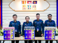 ឧត្តមសេនីយ៍ឯក រ័ត្ន ស្រ៊ាង ចាត់ឲ្យក្រុមការងារ នាំយកអំណោយឧបត្ថម្ភដល់សមាជិកចំនួន ០៣នាក់ ដែលមានប្រពន្ធទើបតែសម្រាលកូន!