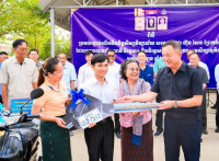 ឯកឧត្តម រ័ត្ន ស្រ៊ាង ផ្តល់រង្វាន់ដល់សិស្សនិទ្ទេស A និង និទ្ទេស B នៅវិទ្យាល័យសម្តេចតេជោ ហ៊ុន សែន ព្រែកកំពឹស ក្នុងសង្កាត់ព្រែកកំពឹស ខណ្ឌដង្កោ!