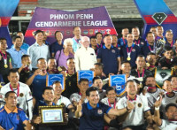 សេនីយ៍ឯក រ័ត្ន ស្រ៊ាង មេបញ្ជាការរង កងរាជអាវុធហត្ថលើផ្ទៃប្រទេស មេបញ្ជាការ កងរាជអាវុធហត្ថរាជធានីភ្នំពេញ បានអញ្ជើញជាអធិបតីភាព ក្នុងពិធីបិទការប្រកួតកីឡាបាល់ទាត់ ពានរង្វាន់ កងរាជអាវុធហត្ថរាជធានីភ្នំពេញ ឆ្នាំ២០២៥ ដើម្បីអបអរសាទរ ខួបលើកទី៣២ ទិវាបង្កើតកងរាជអាវុធហត្ថ ១៤ កក្កដា ១៩៩៣ – ១៤ កក្កដា ២០២៥